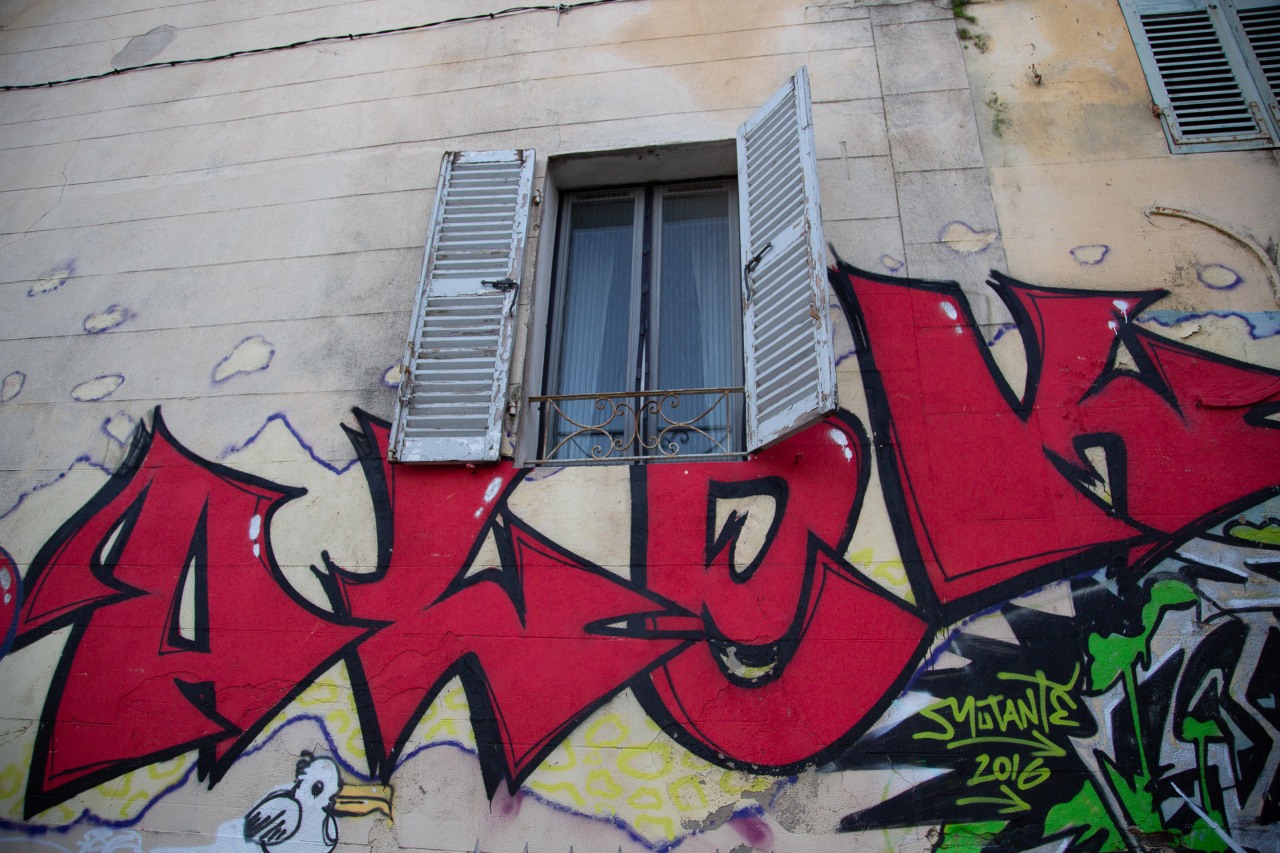 Sur les murs