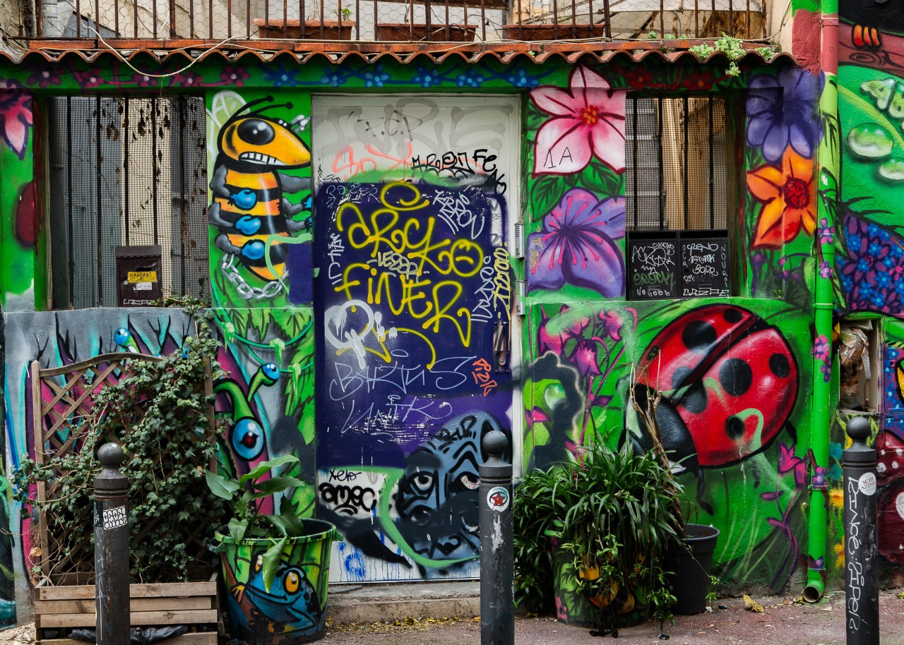 Sur les murs